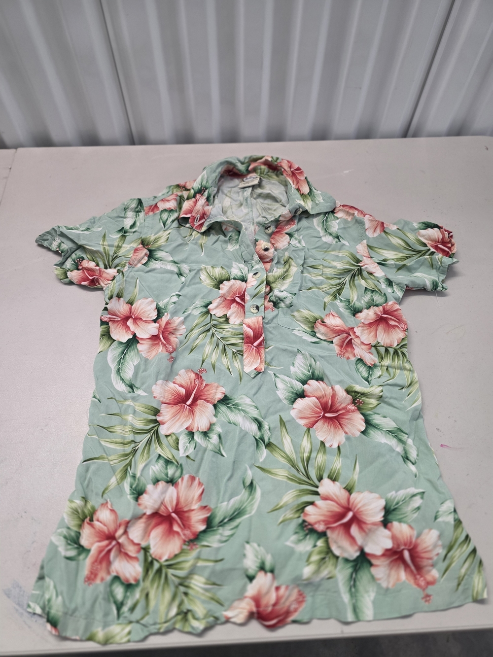 Go Barefoot Hawaiian Button Down Shirt Women's Size Small